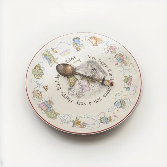 1982 BEATRIX POTTER NURSERY WARE BY WEDGWOOD. MRS.TIGGY WINKLE BIRTHDAY PLATE - Picture 4 of 4